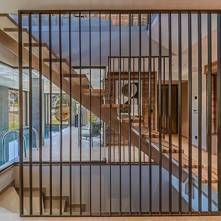 Luxury - Fireplace Heated Pool & Sauna بيت للعطل *