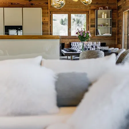 Luxury - Fireplace Heated Pool & Sauna *