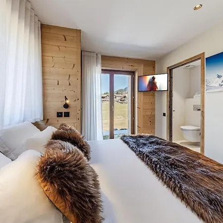 Luxury - Fireplace Heated Pool & Sauna