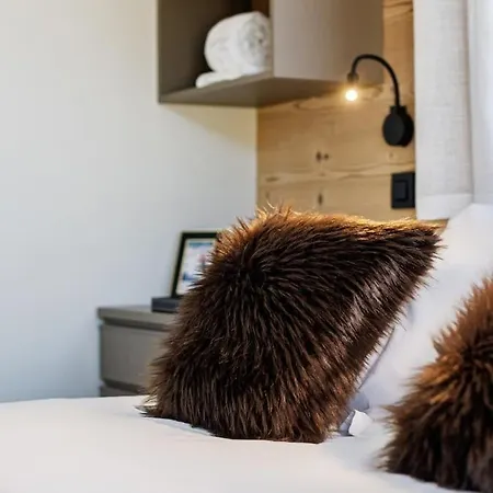 Semesterbostad Luxury - Fireplace Heated Pool & Sauna *