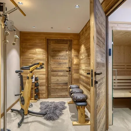 Luxury - Fireplace Heated Pool & Sauna *