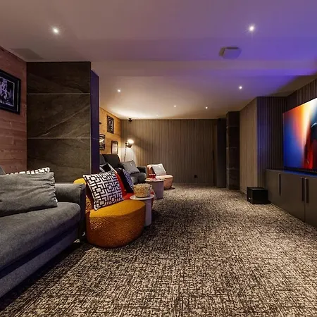Luxury - Fireplace Heated Pool & Sauna Holiday home *