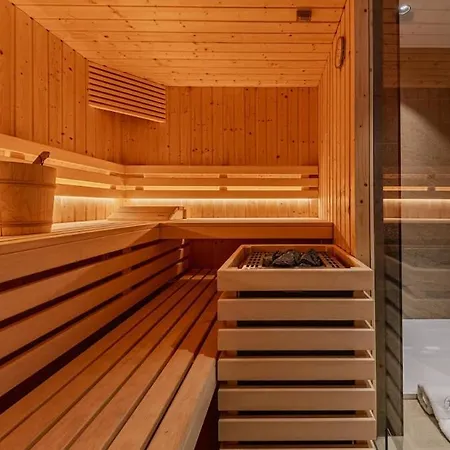 Luxury - Fireplace Heated Pool & Sauna Holiday home