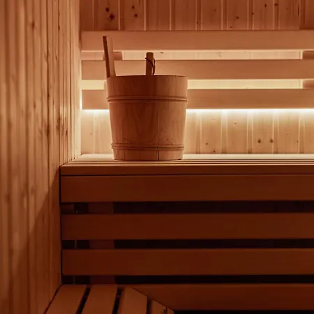 Luxury - Fireplace Heated Pool & Sauna *